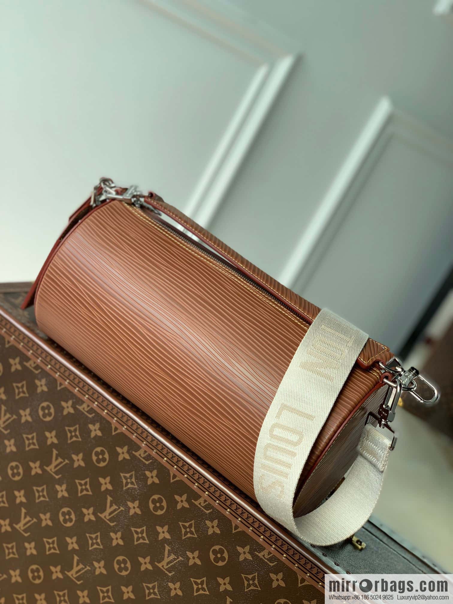 M23092 SOFT POLOCHON handbag
