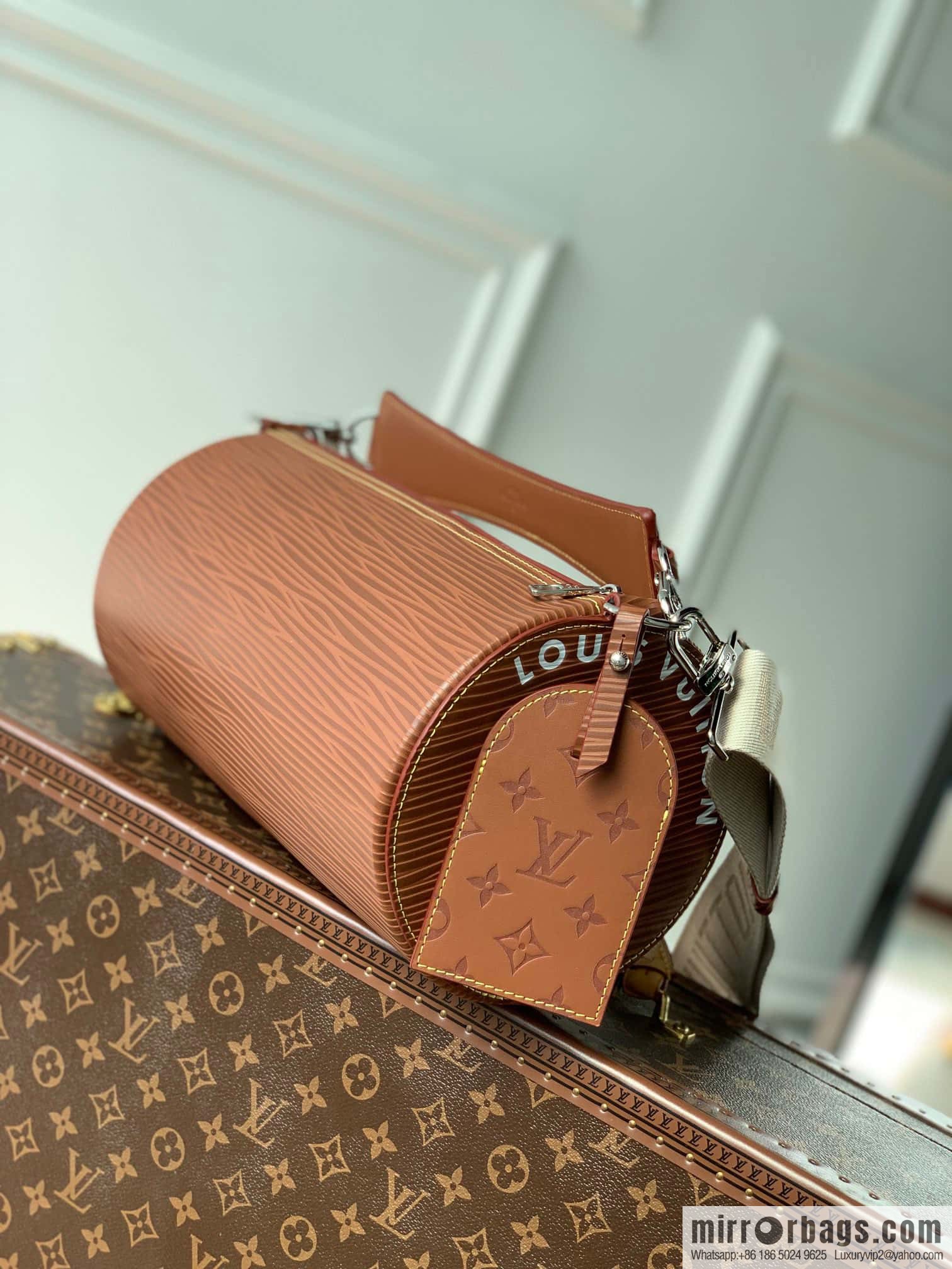 M23092 SOFT POLOCHON handbag