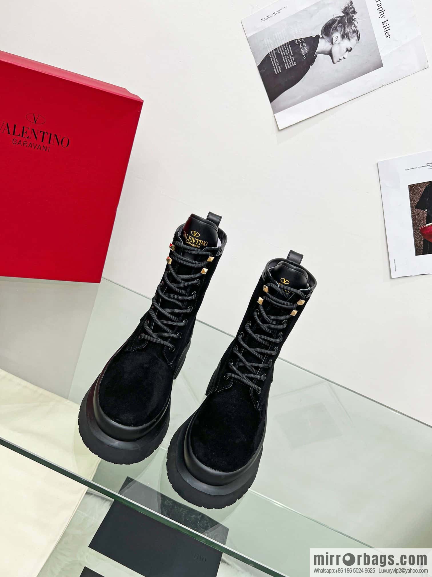 🐰🐰𝑉𝐴𝐿𝐸𝑁𝑇𝐼𝑁𝑂 Valentino. Classic Valentino stud boots