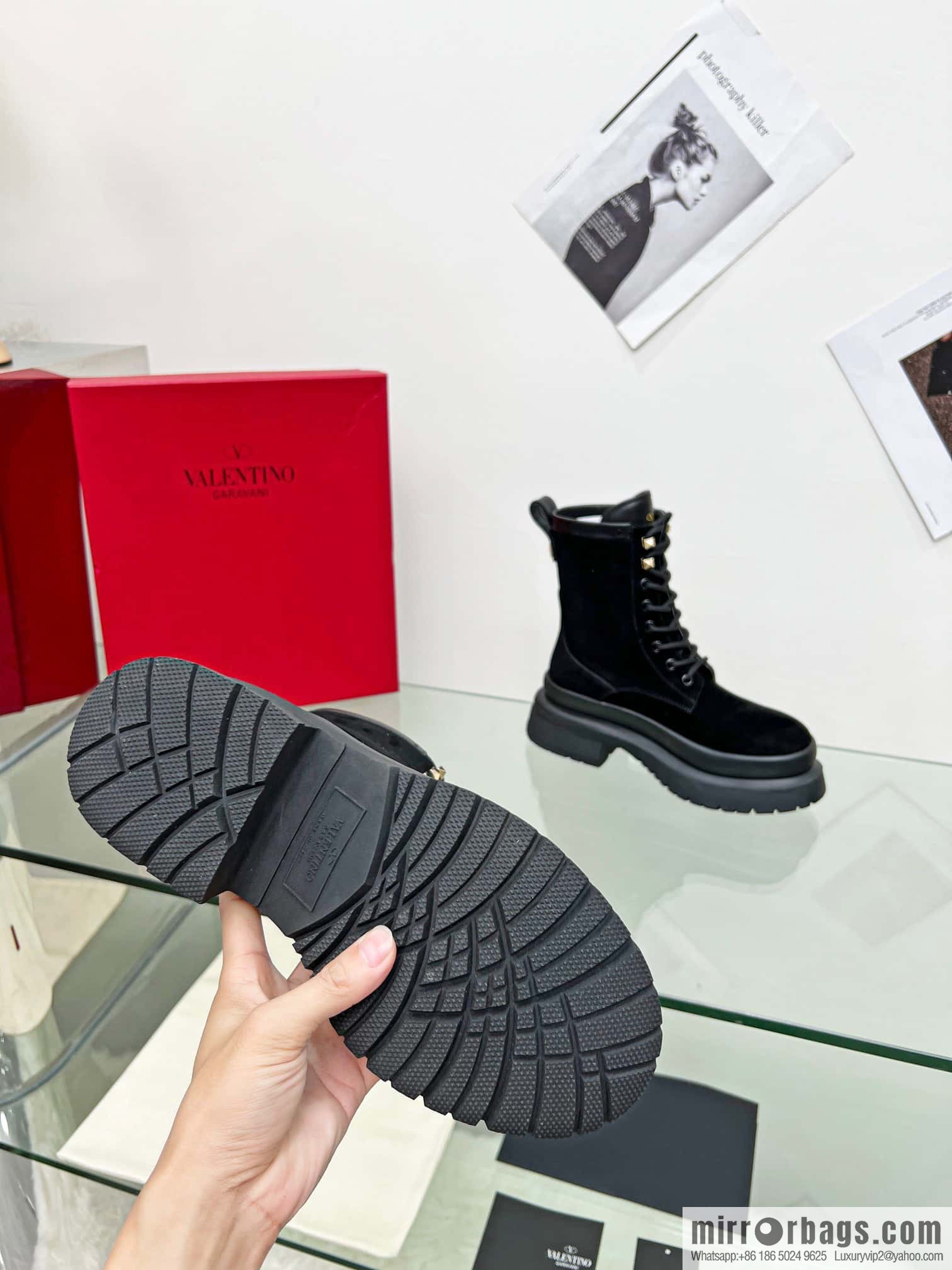 🐰🐰𝑉𝐴𝐿𝐸𝑁𝑇𝐼𝑁𝑂 Valentino. Classic Valentino stud boots