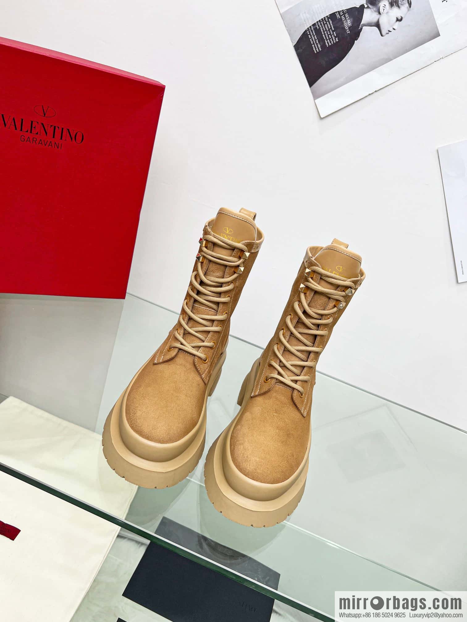 🐰🐰𝑉𝐴𝐿𝐸𝑁𝑇𝐼𝑁𝑂 Valentino. Classic Valentino stud boots
