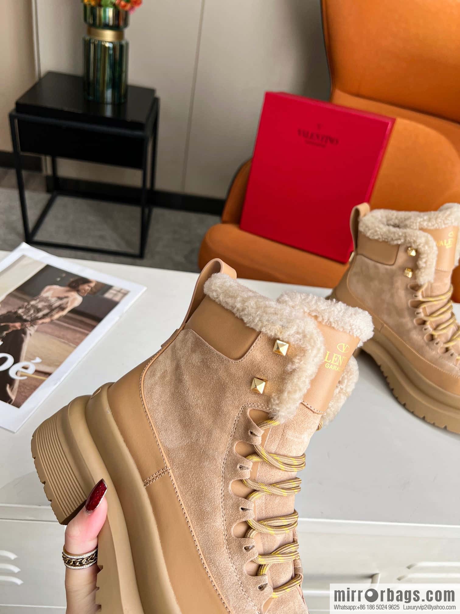 🐰🐰𝑉𝐴𝐿𝐸𝑁𝑇𝐼𝑁𝑂 Valentino ☺ | 💫 purchasing level 🔍 classic Valentino real hair nail boots