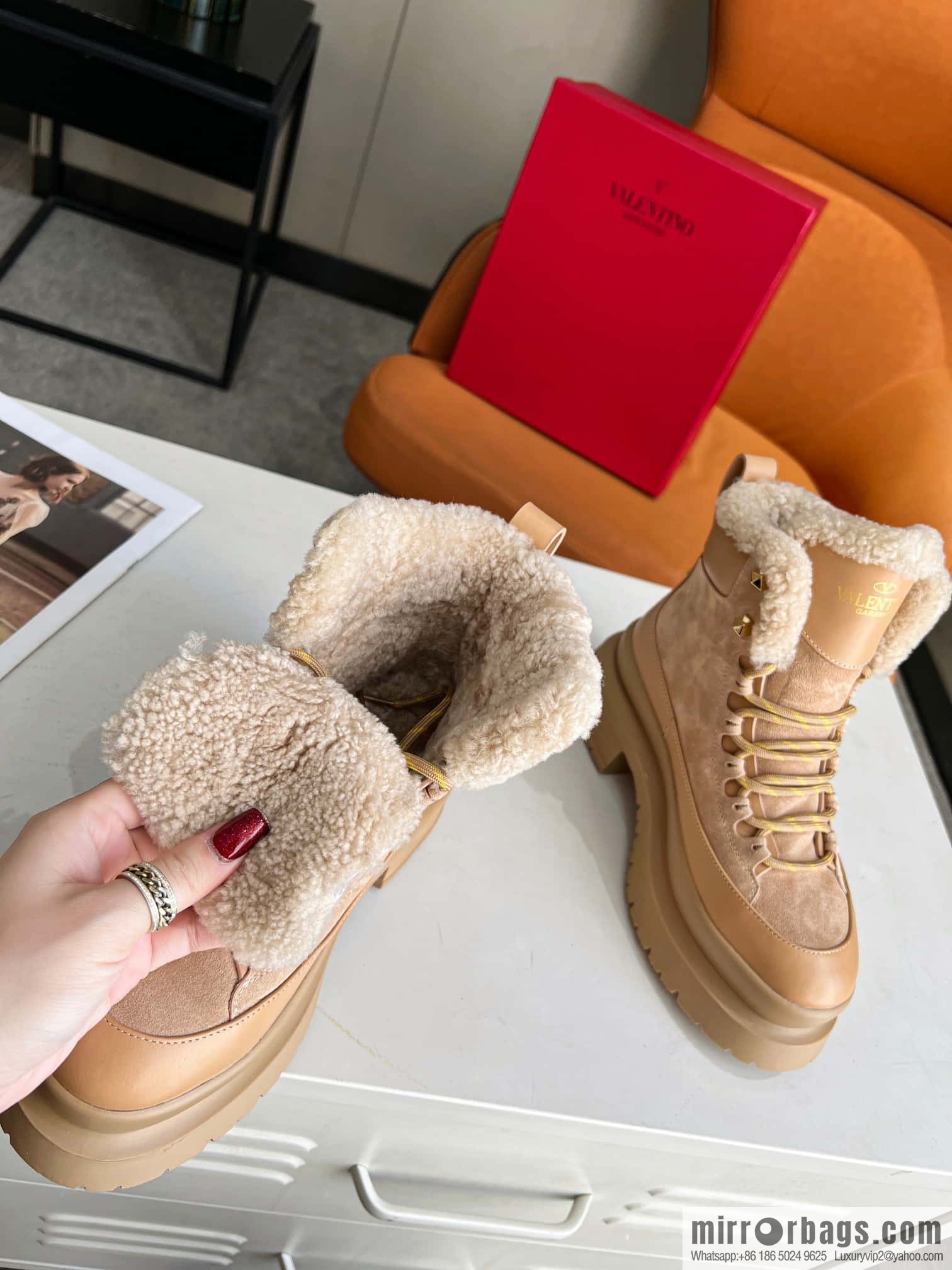 🐰🐰𝑉𝐴𝐿𝐸𝑁𝑇𝐼𝑁𝑂 Valentino ☺ | 💫 purchasing level 🔍 classic Valentino real hair nail boots