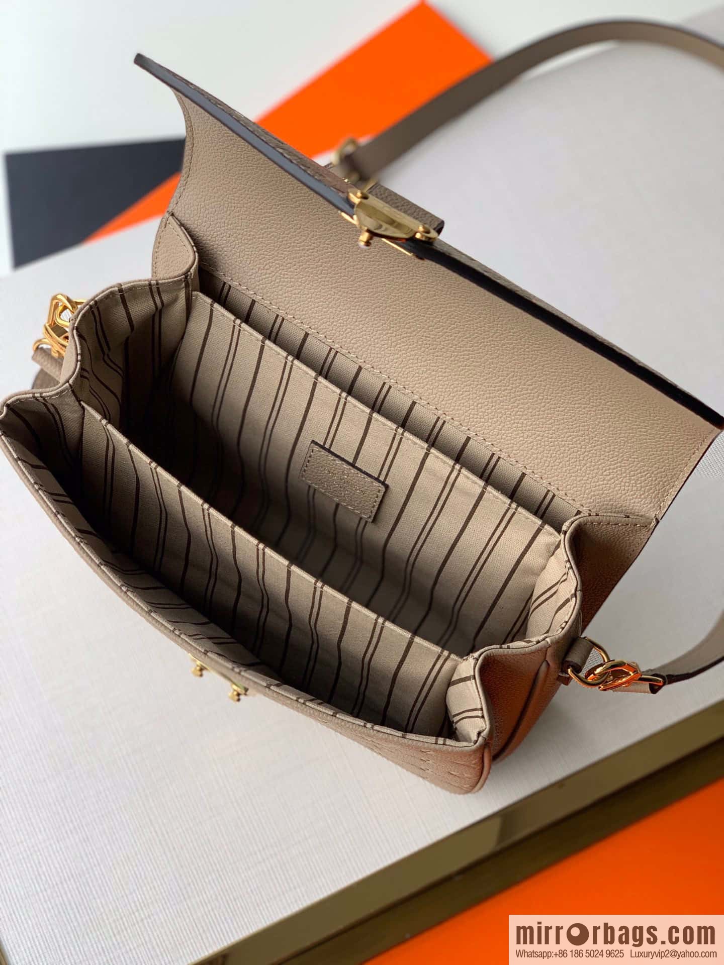LV M23081 Pochette Métis East West Courier Bag