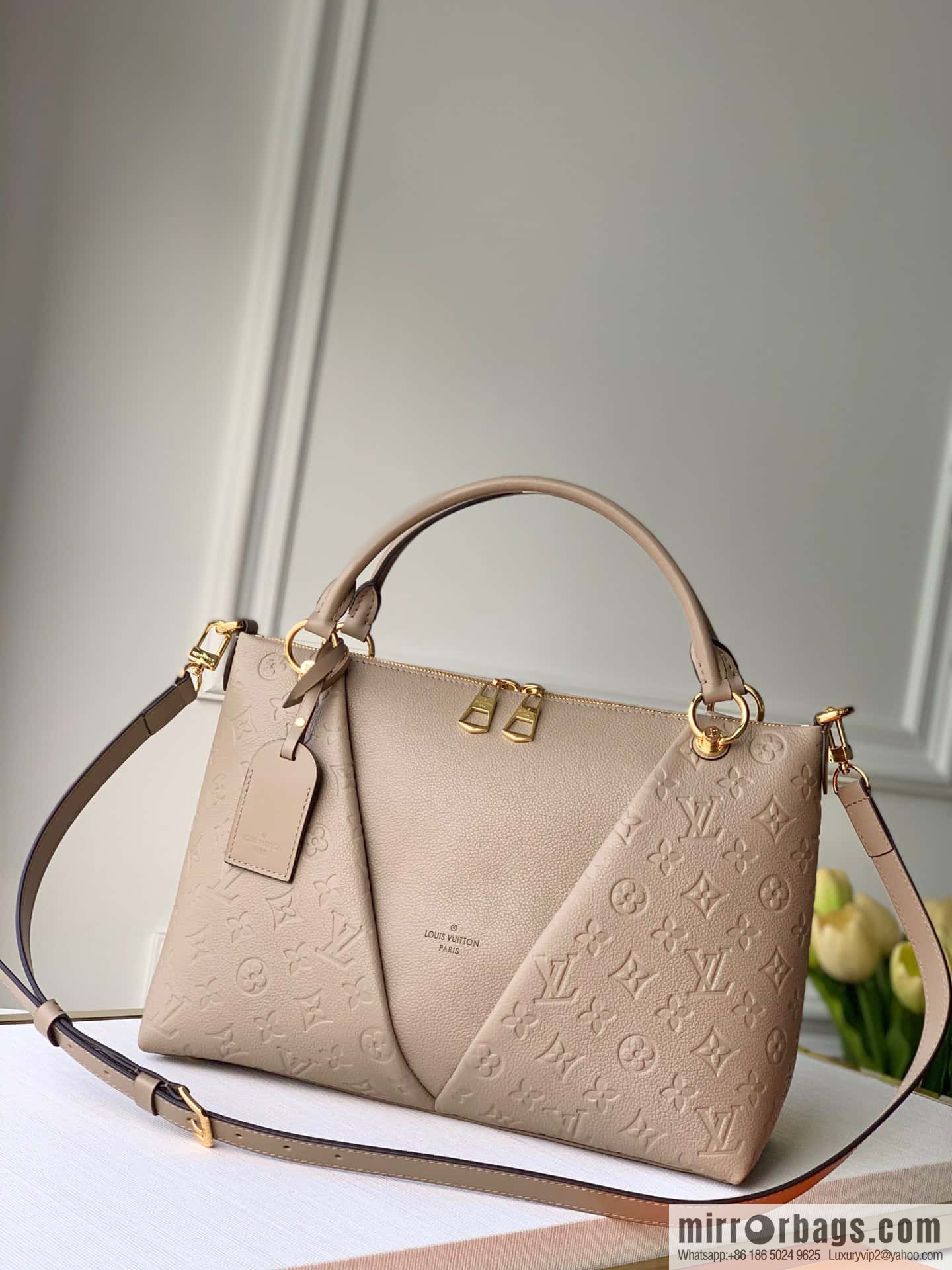 M44422 VTOTE medium handbag