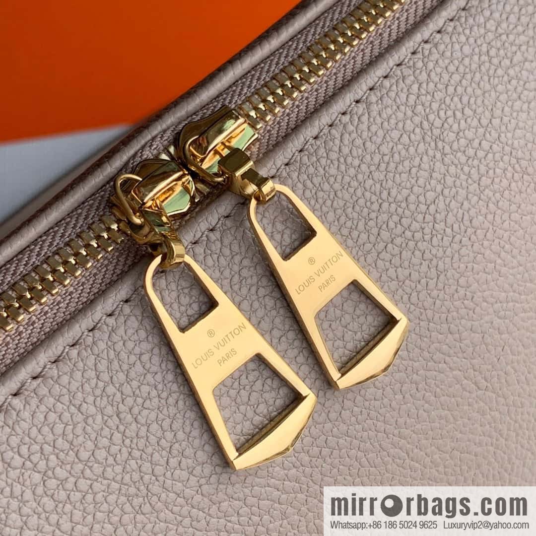 M44422 VTOTE medium handbag