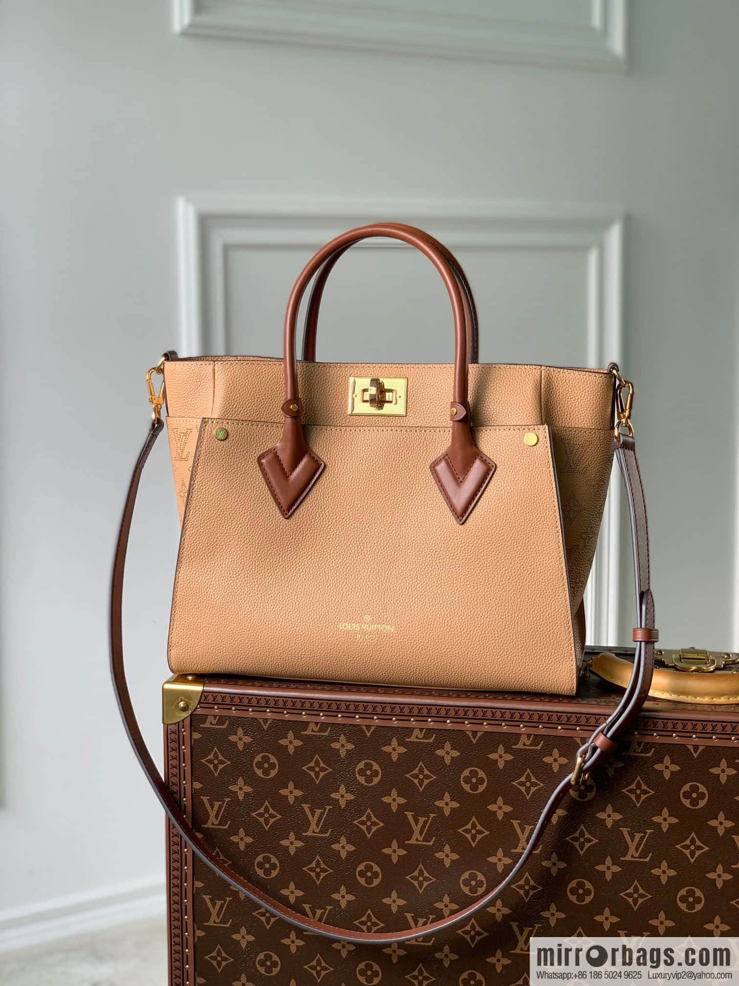 [On My Side Handbag] M53826 M53823 ON MY SIDE Medium Handbag