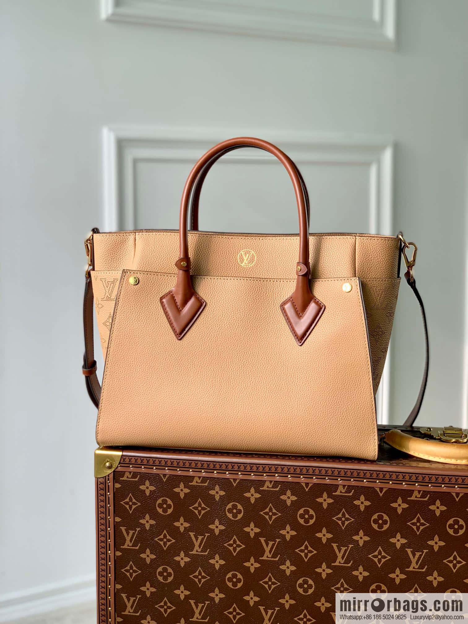 [On My Side Handbag] M53826 M53823 ON MY SIDE Medium Handbag