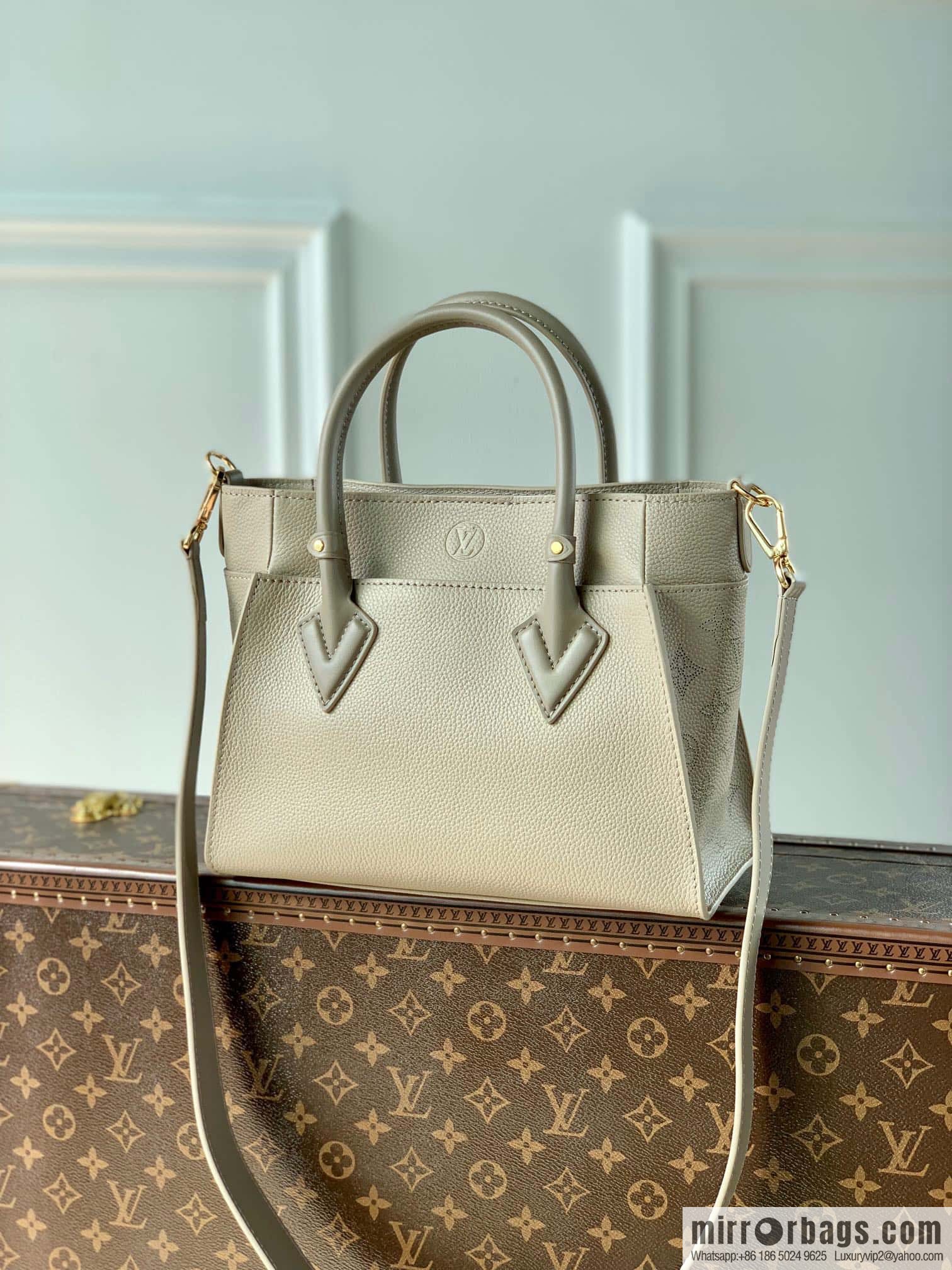 M57729 M57728 ON MY SIDE Small Handbag