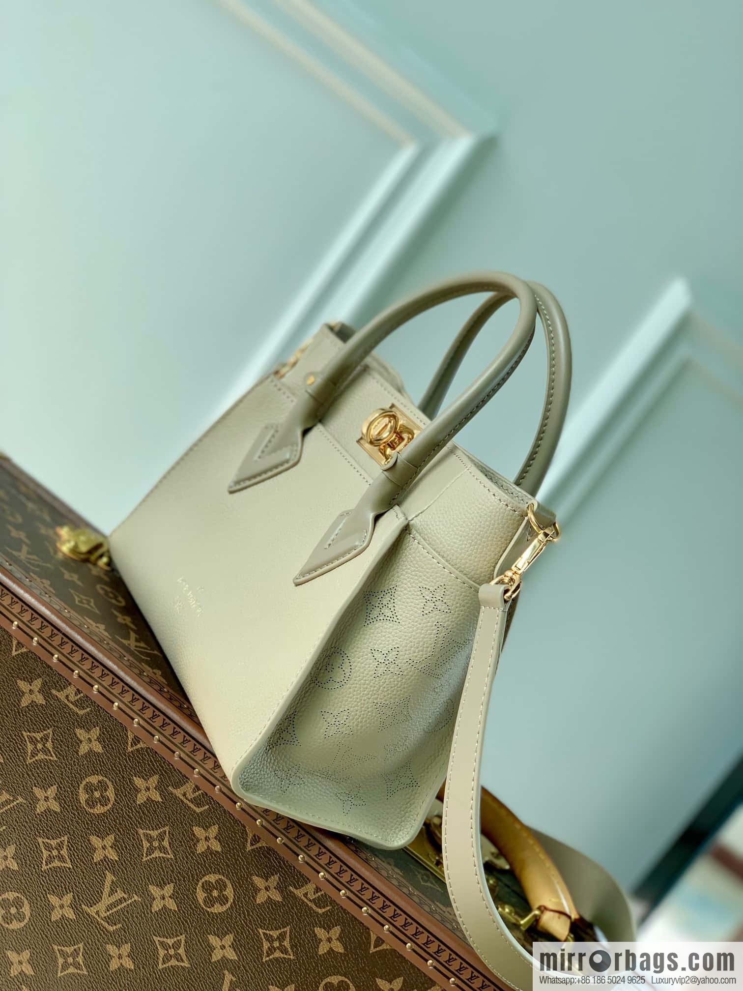 M57729 M57728 ON MY SIDE Small Handbag