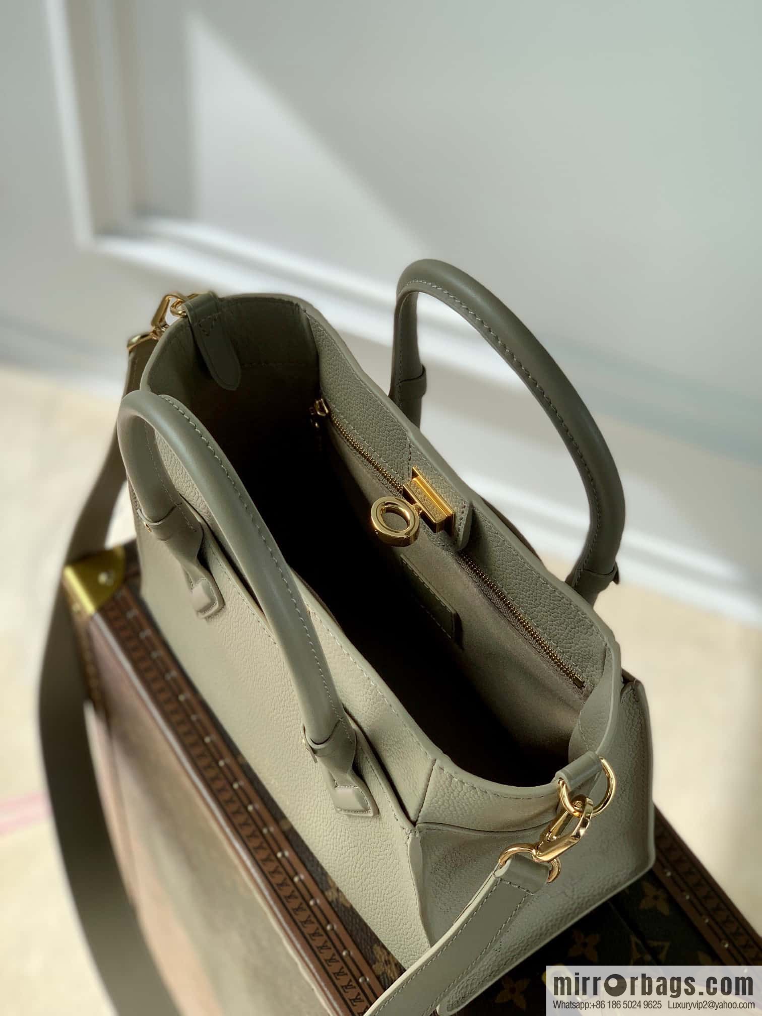 M57729 M57728 ON MY SIDE Small Handbag