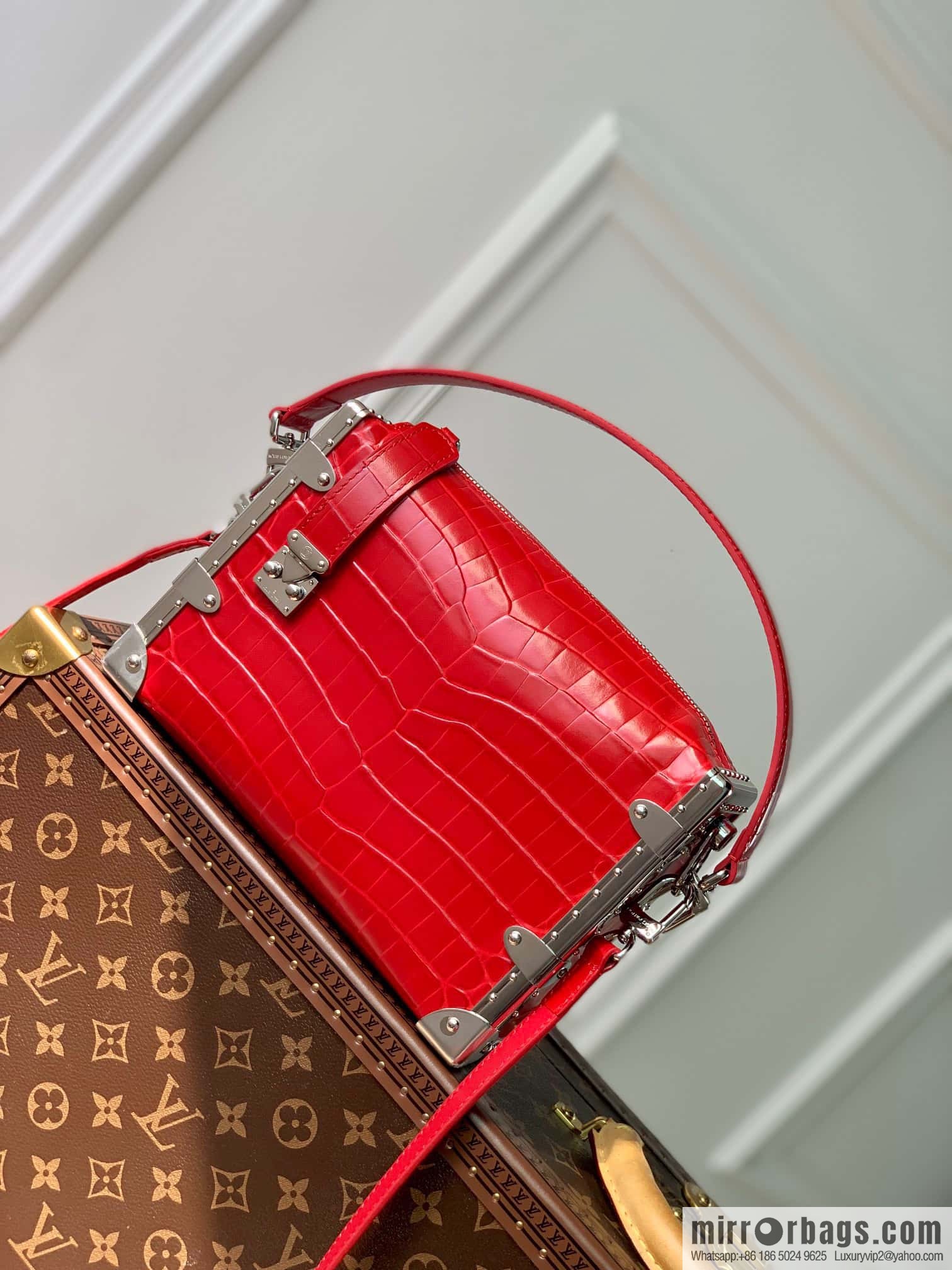 M21477 red alligator pattern M46358 full leather box bag series M21741 SIDE TRUNK handbag