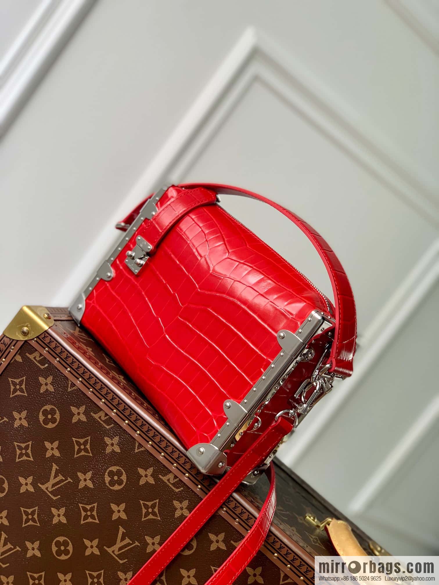 M21477 red alligator pattern M46358 full leather box bag series M21741 SIDE TRUNK handbag
