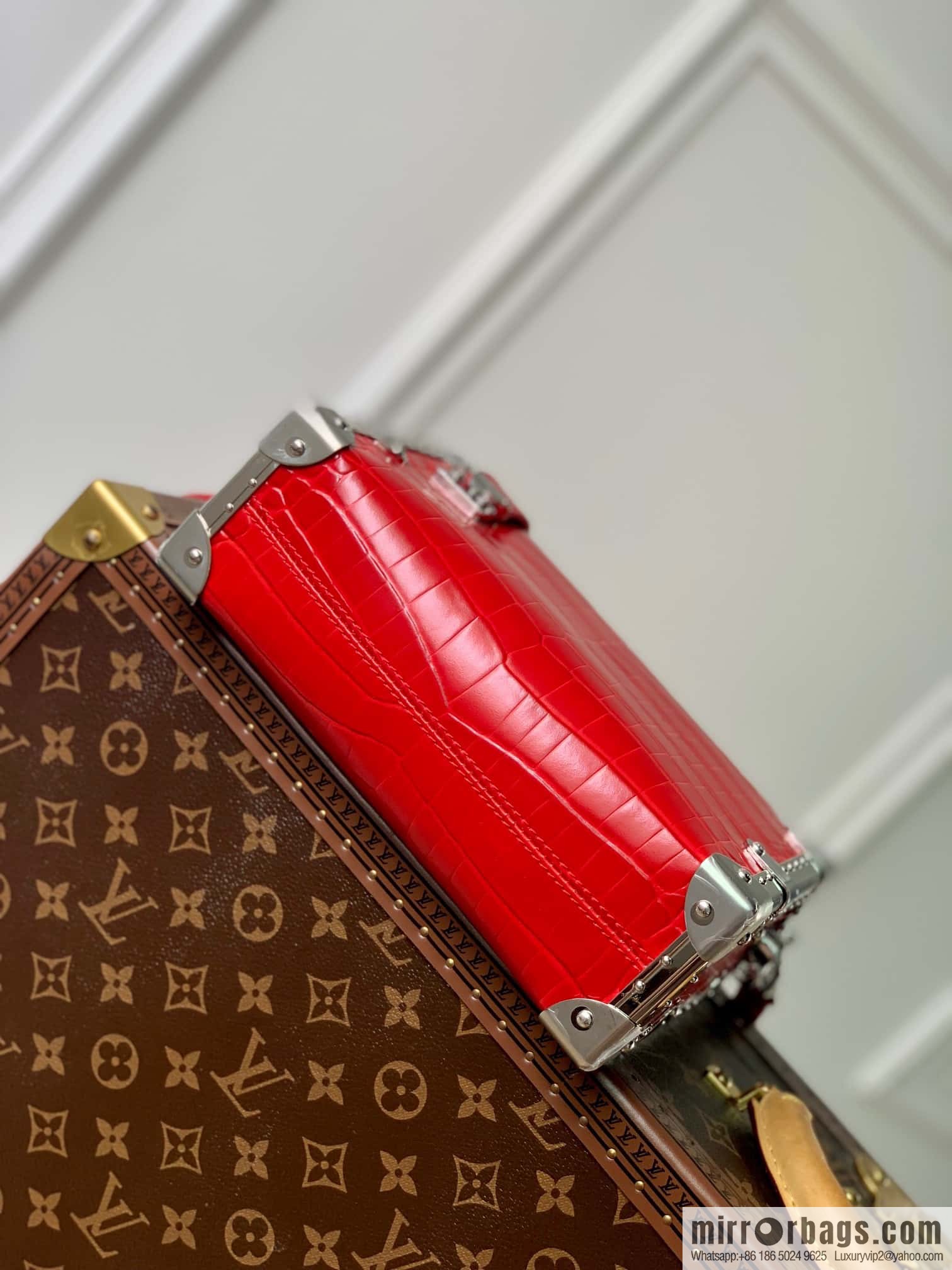 M21477 red alligator pattern M46358 full leather box bag series M21741 SIDE TRUNK handbag