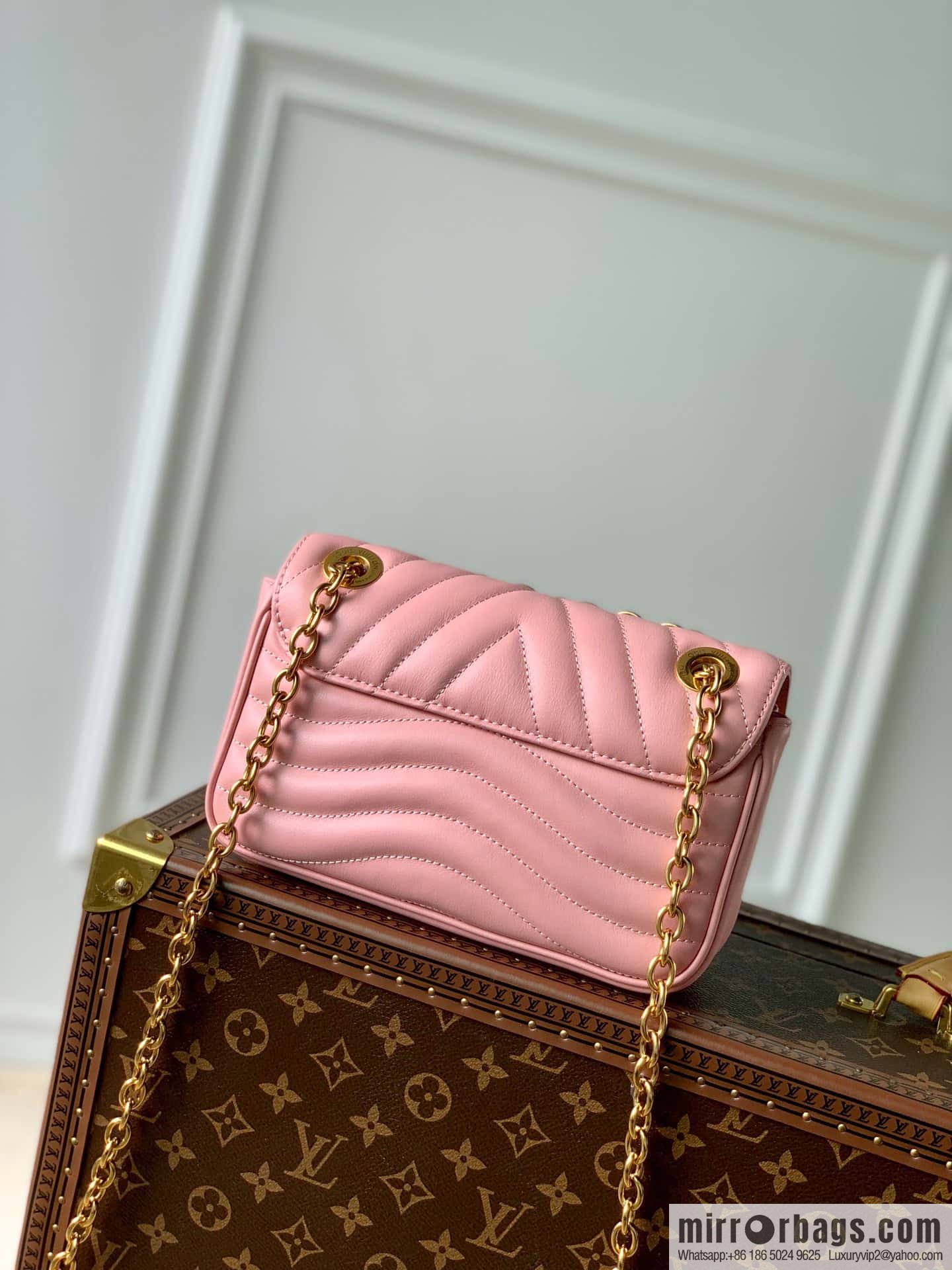 20686 New Wave small chain bag M56461 NEW WAVE MULTI-POCHETTE handbag