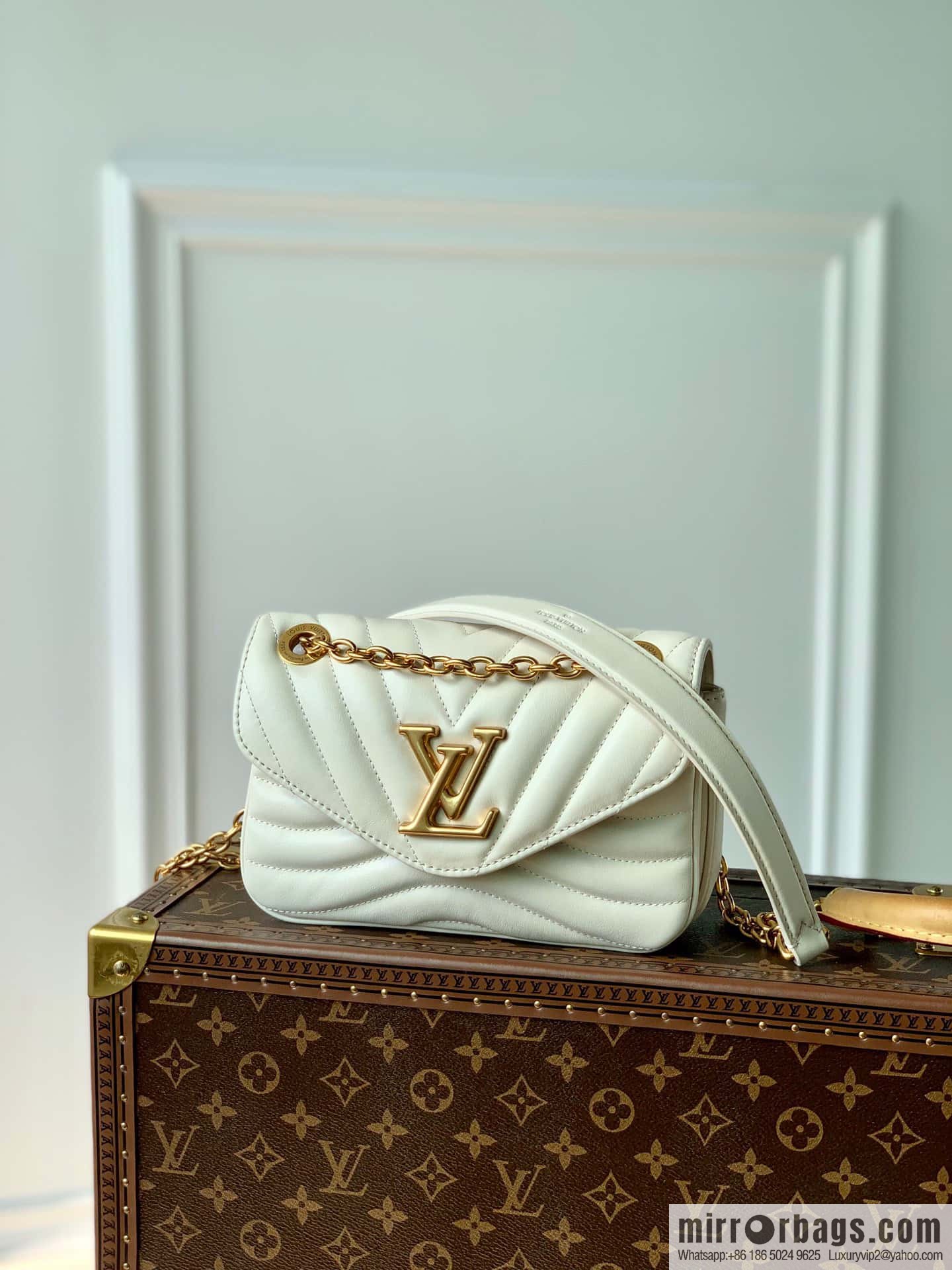 20685 New Wave small chain bag M56461 NEW WAVE MULTI-POCHETTE handbag