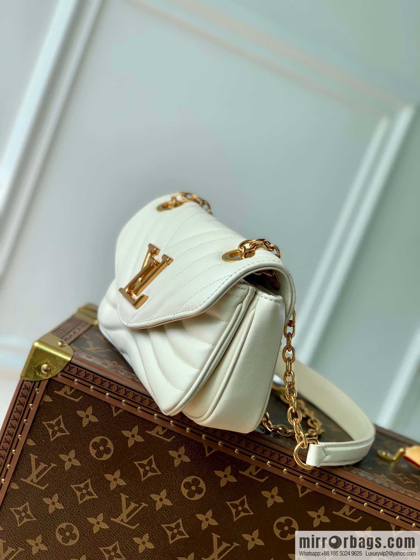 20685 New Wave small chain bag M56461 NEW WAVE MULTI-POCHETTE handbag