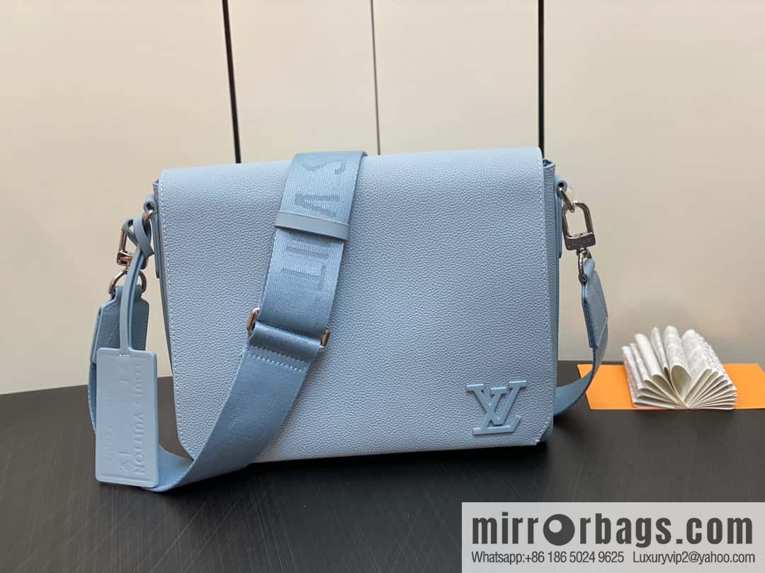 [Original order boutique] M22505 light blue, full leather men's bag messenger bag series Takeoff messenger bag