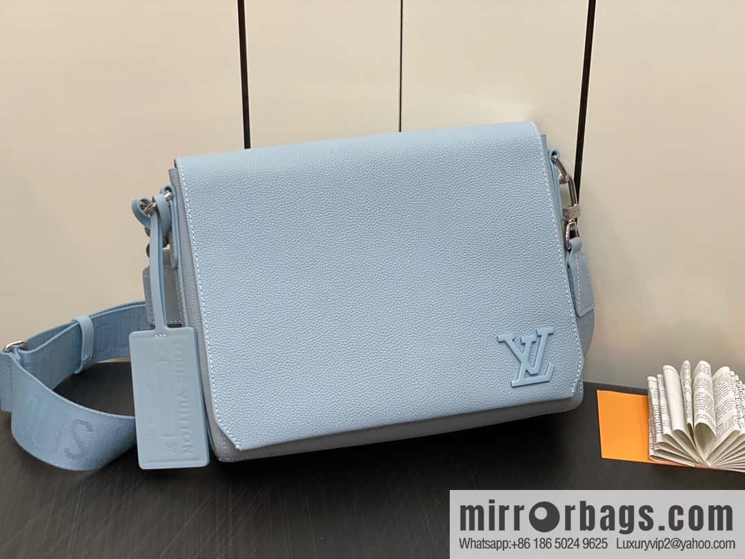 [Original order boutique] M22505 light blue, full leather men's bag messenger bag series Takeoff messenger bag