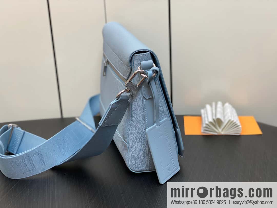 [Original order boutique] M22505 light blue, full leather men's bag messenger bag series Takeoff messenger bag