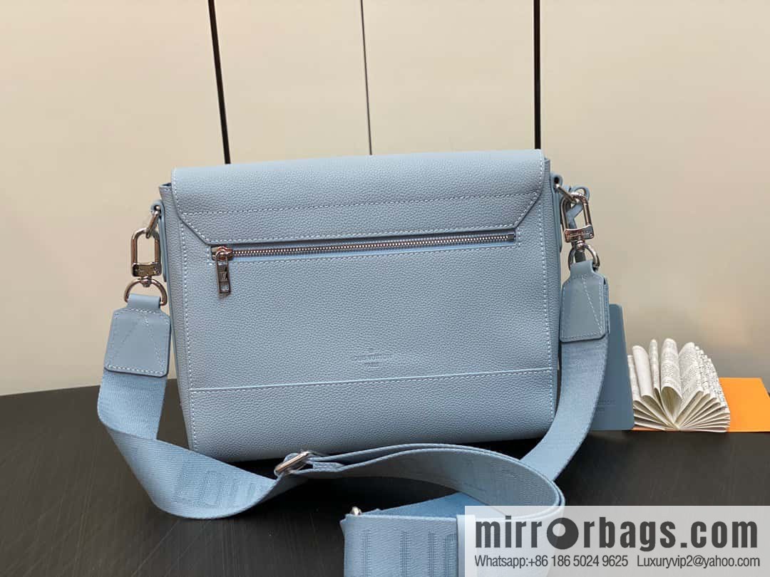 [Original order boutique] M22505 light blue, full leather men's bag messenger bag series Takeoff messenger bag