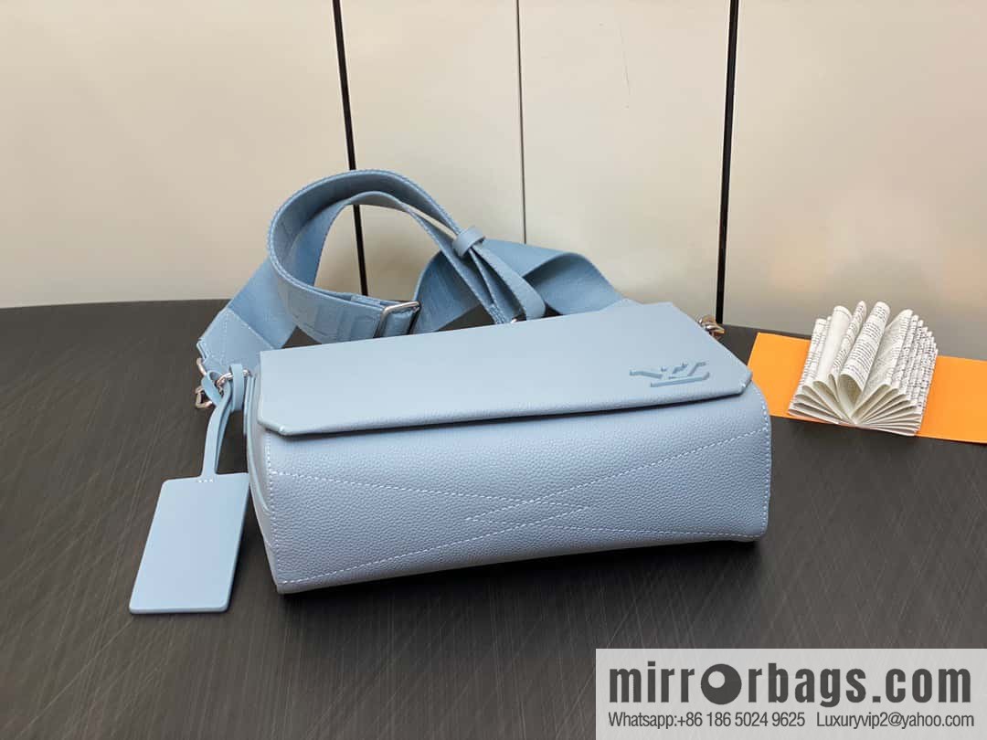 [Original order boutique] M22505 light blue, full leather men's bag messenger bag series Takeoff messenger bag