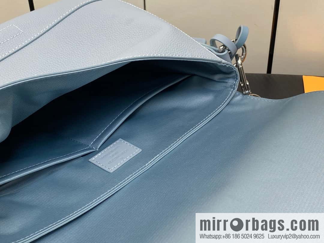 [Original order boutique] M22505 light blue, full leather men's bag messenger bag series Takeoff messenger bag