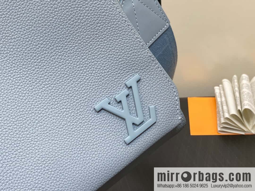 [Original order boutique] M22505 light blue, full leather men's bag messenger bag series Takeoff messenger bag