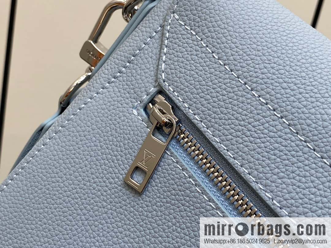 [Original order boutique] M22505 light blue, full leather men's bag messenger bag series Takeoff messenger bag