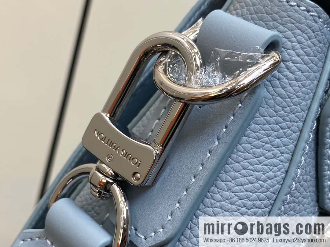 [Original order boutique] M22505 light blue, full leather men's bag messenger bag series Takeoff messenger bag