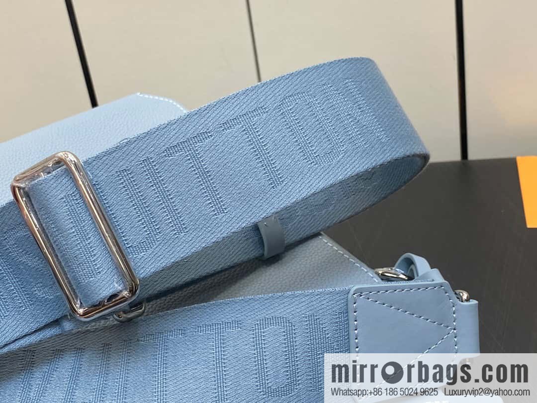 [Original order boutique] M22505 light blue, full leather men's bag messenger bag series Takeoff messenger bag