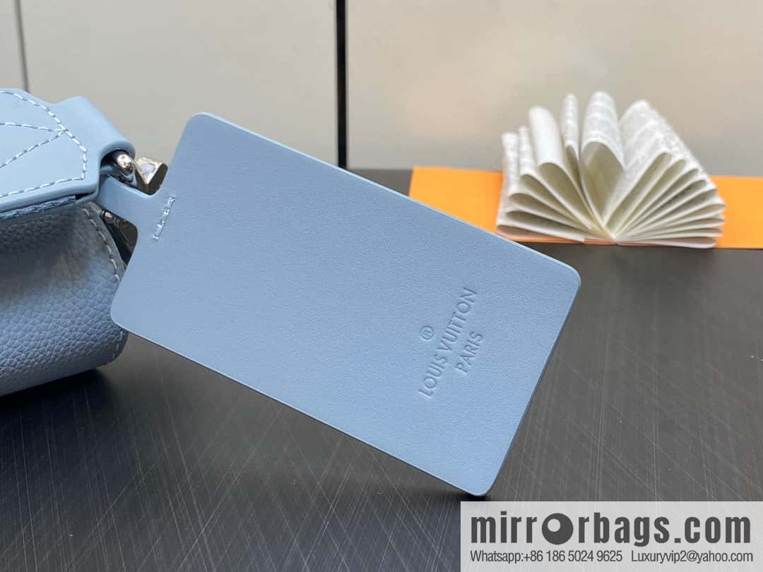 [Original order boutique] M22505 light blue, full leather men's bag messenger bag series Takeoff messenger bag
