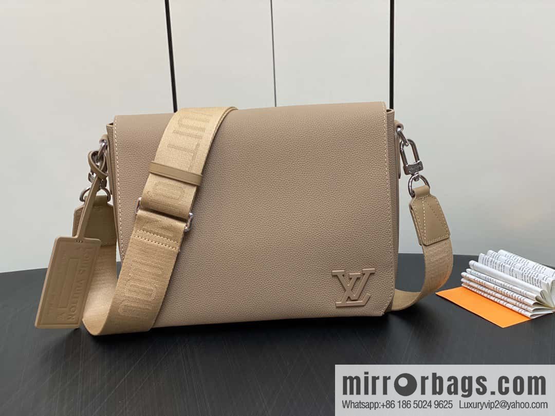 [Original order boutique] M22505 apricot, full leather men's bag messenger bag series Takeoff messenger bag