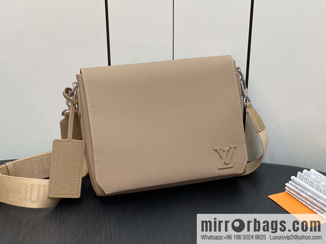 [Original order boutique] M22505 apricot, full leather men's bag messenger bag series Takeoff messenger bag