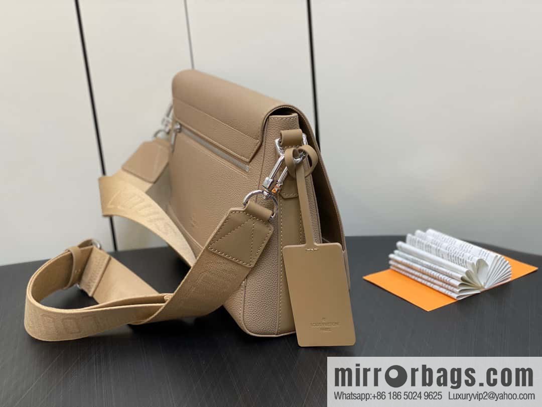 [Original order boutique] M22505 apricot, full leather men's bag messenger bag series Takeoff messenger bag