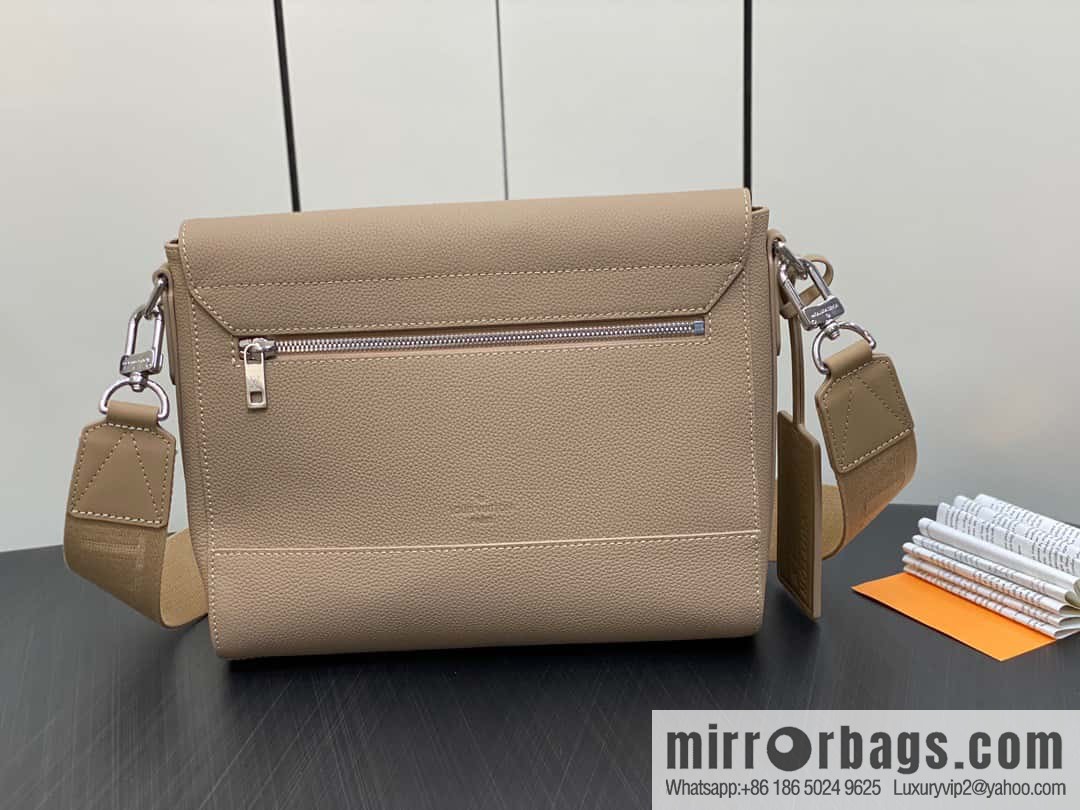 [Original order boutique] M22505 apricot, full leather men's bag messenger bag series Takeoff messenger bag