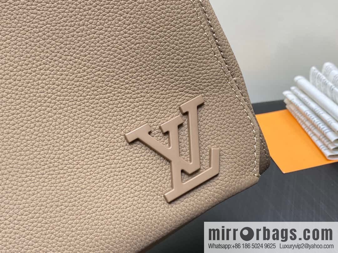 [Original order boutique] M22505 apricot, full leather men's bag messenger bag series Takeoff messenger bag