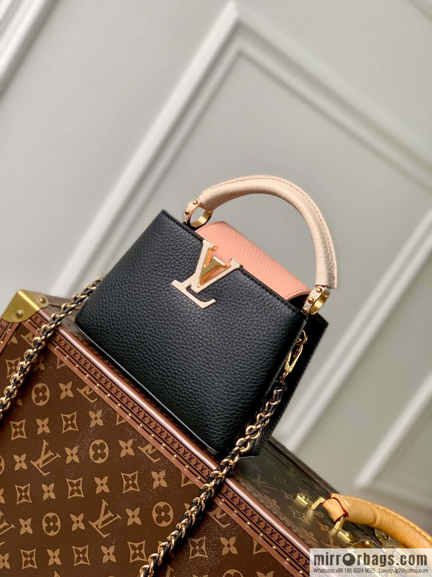 M21689 Capucines BB handbag