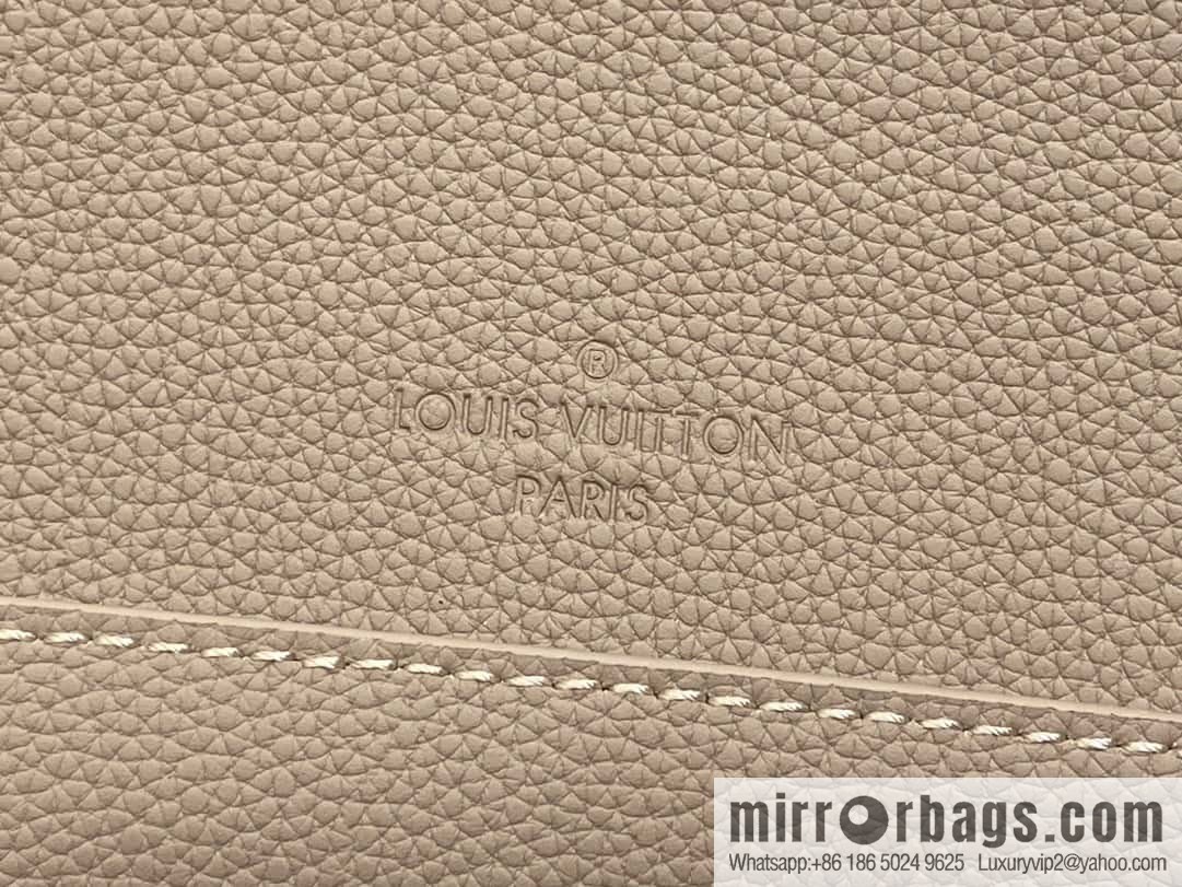 [Original order boutique] M22505 apricot, full leather men's bag messenger bag series Takeoff messenger bag