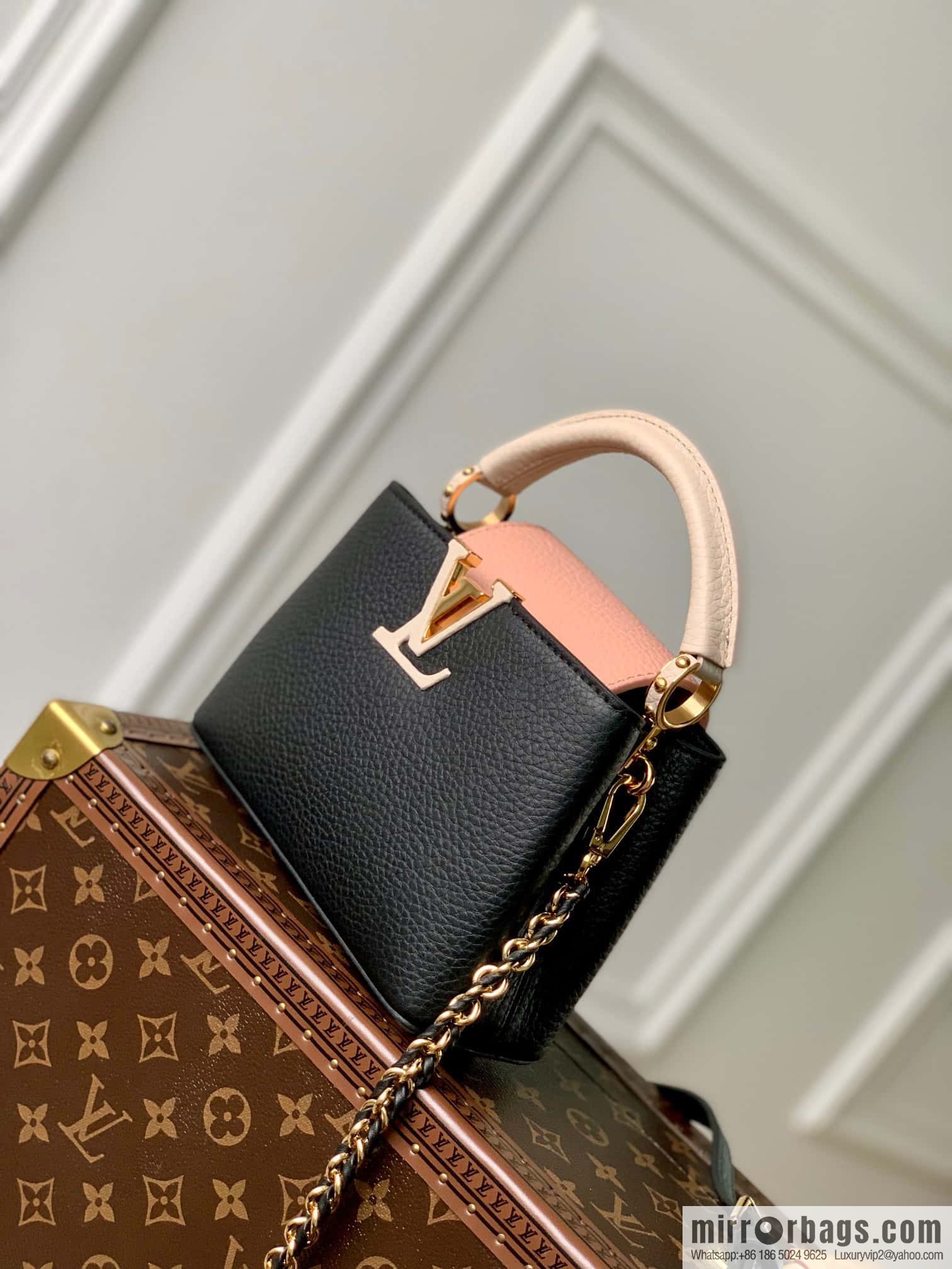 M21689 Capucines BB handbag