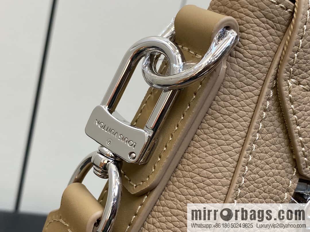[Original order boutique] M22505 apricot, full leather men's bag messenger bag series Takeoff messenger bag