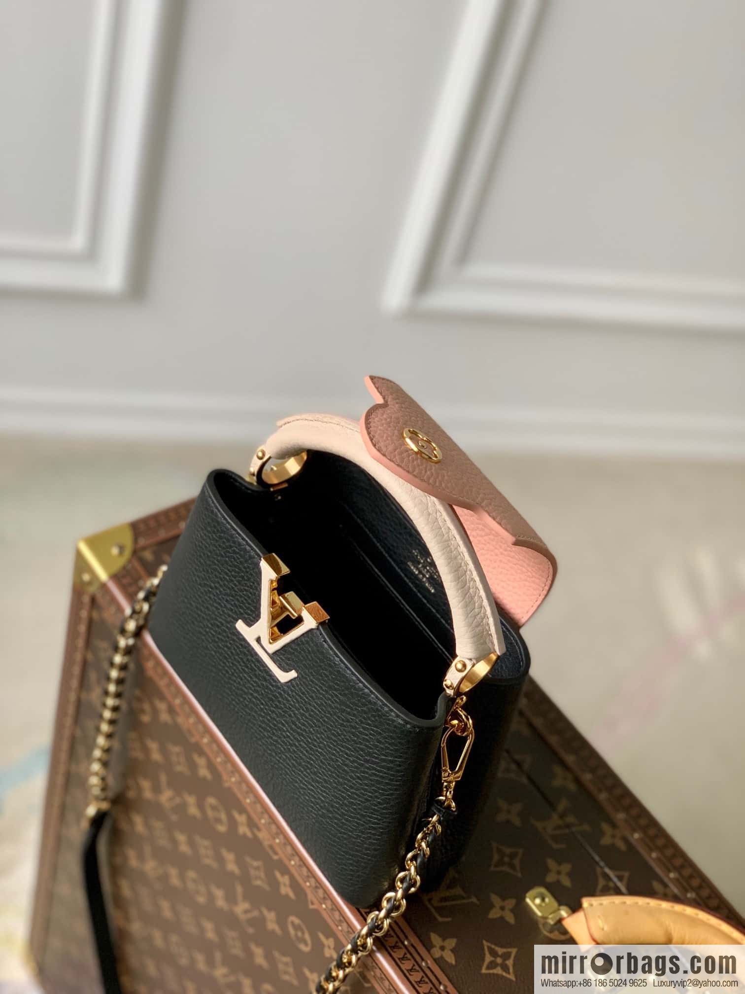 M21689 Capucines BB handbag