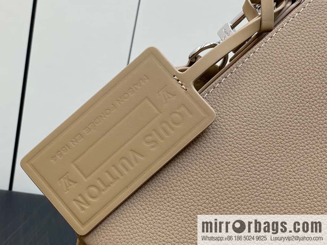 [Original order boutique] M22505 apricot, full leather men's bag messenger bag series Takeoff messenger bag