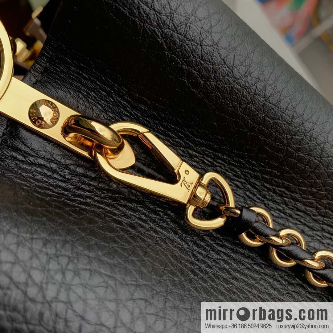 M21689 Capucines BB handbag
