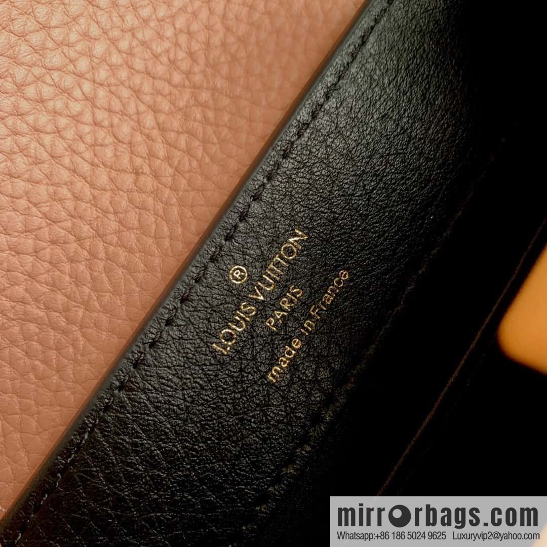 M21689 Capucines BB handbag