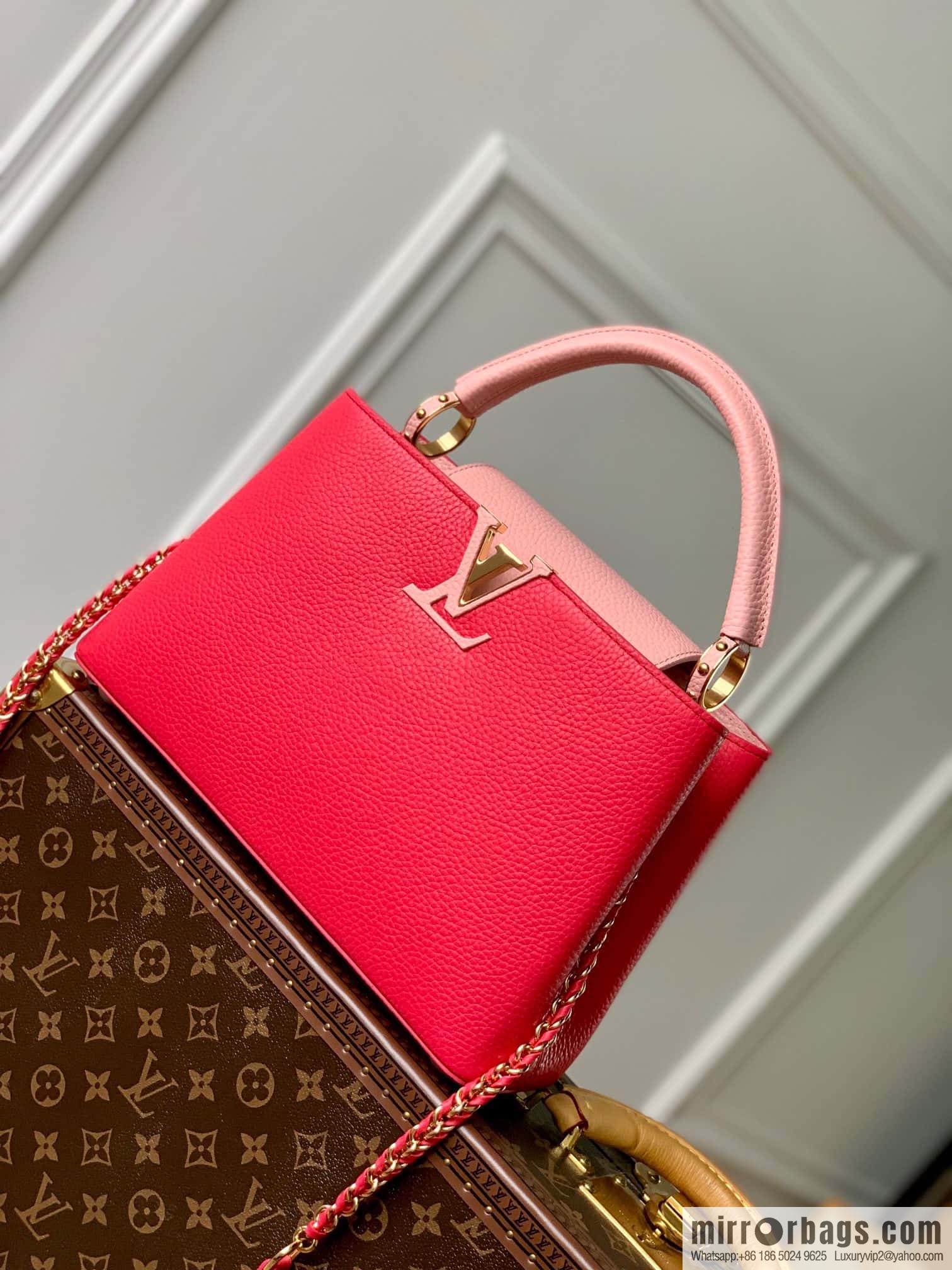 M21689 Capucines, medium, handbag