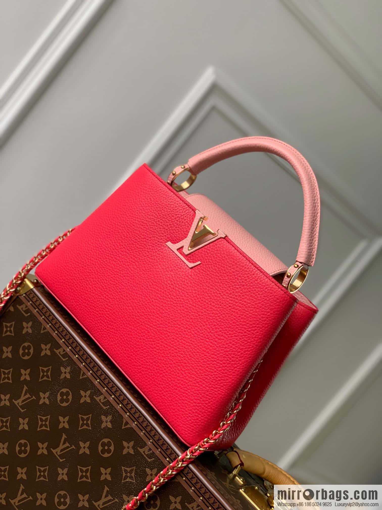M21689 Capucines, medium, handbag
