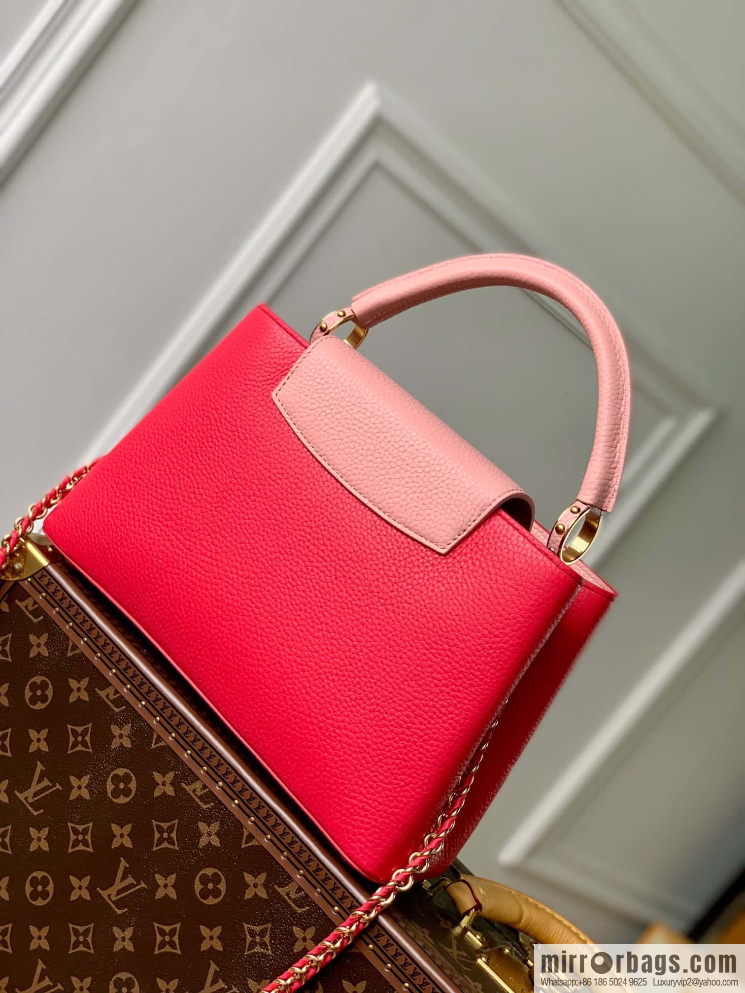 M21689 Capucines, medium, handbag