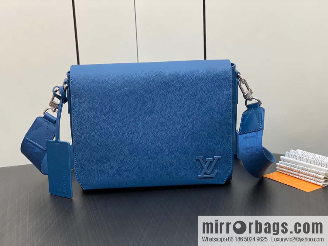 [Original order boutique] M22505 dark blue M21363 full leather men's bag messenger bag series Takeoff messenger bag