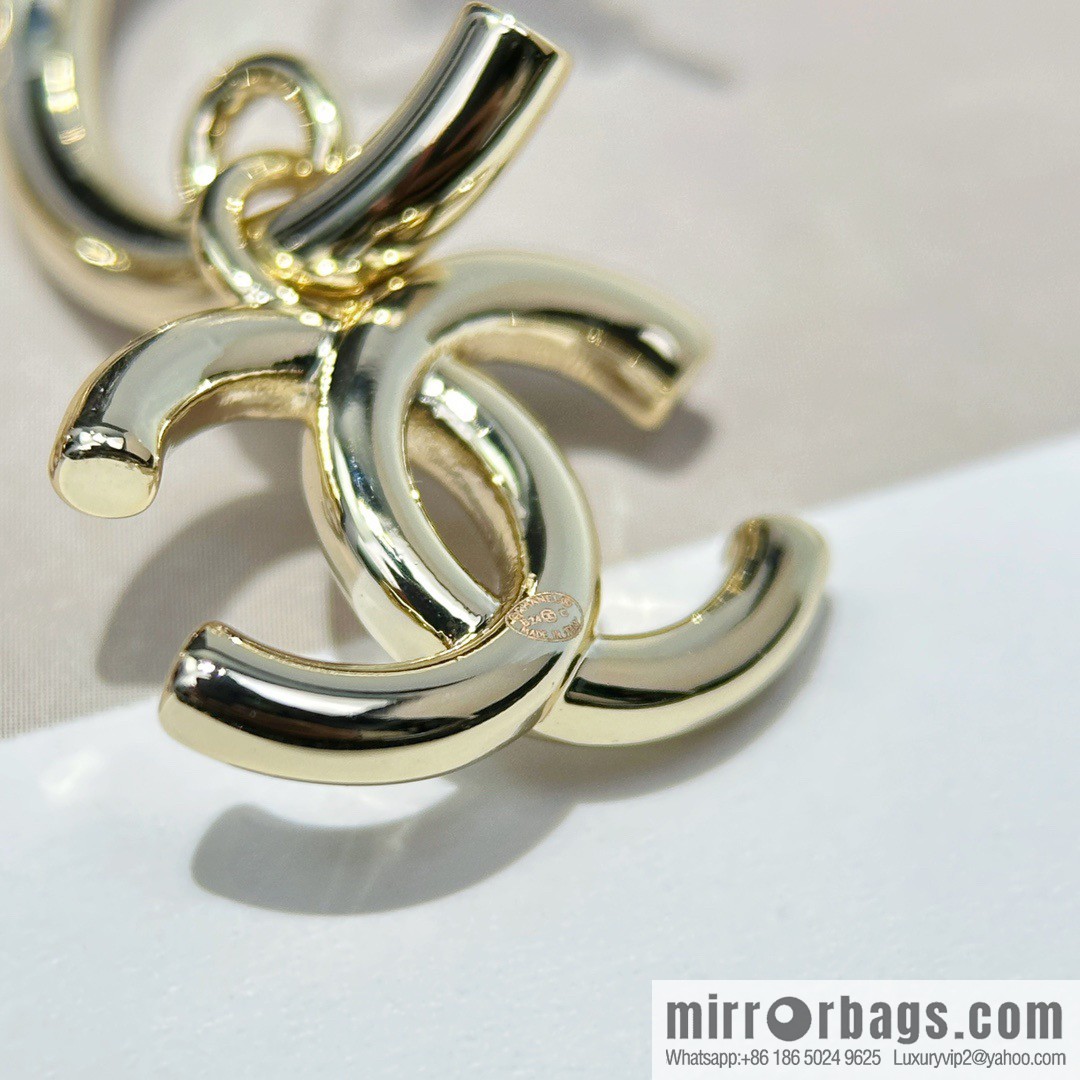 ☀️New ☑️ Chanel C2 double c glossy stud earrings